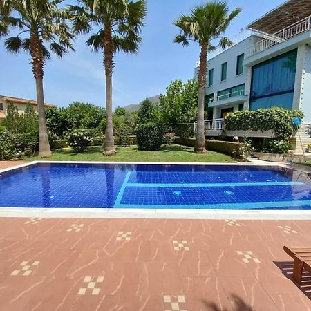 Family Beach Swimming Pool Villa Luanit Trajas 外观 照片