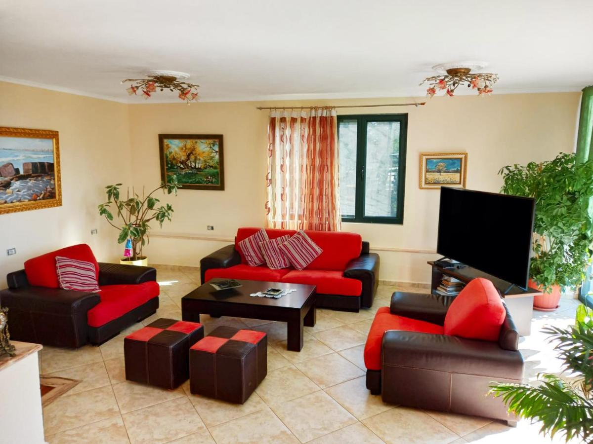 Family Beach Swimming Pool Villa Luanit Trajas 外观 照片